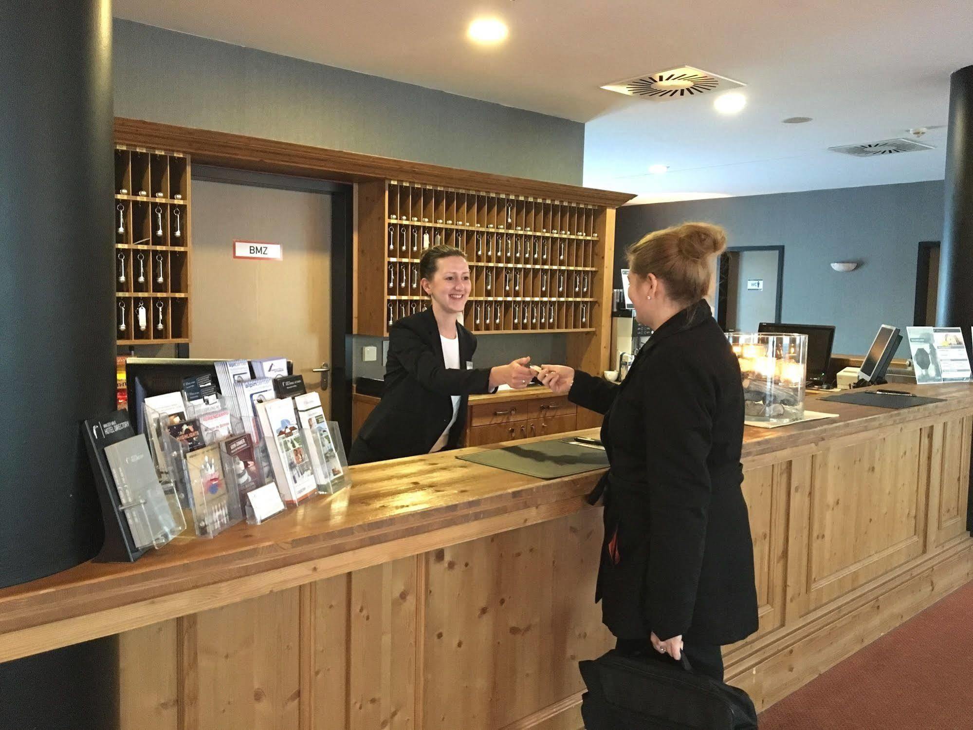 Hotel Hamburg-Wittenburg Van Der Valk Esterno foto
